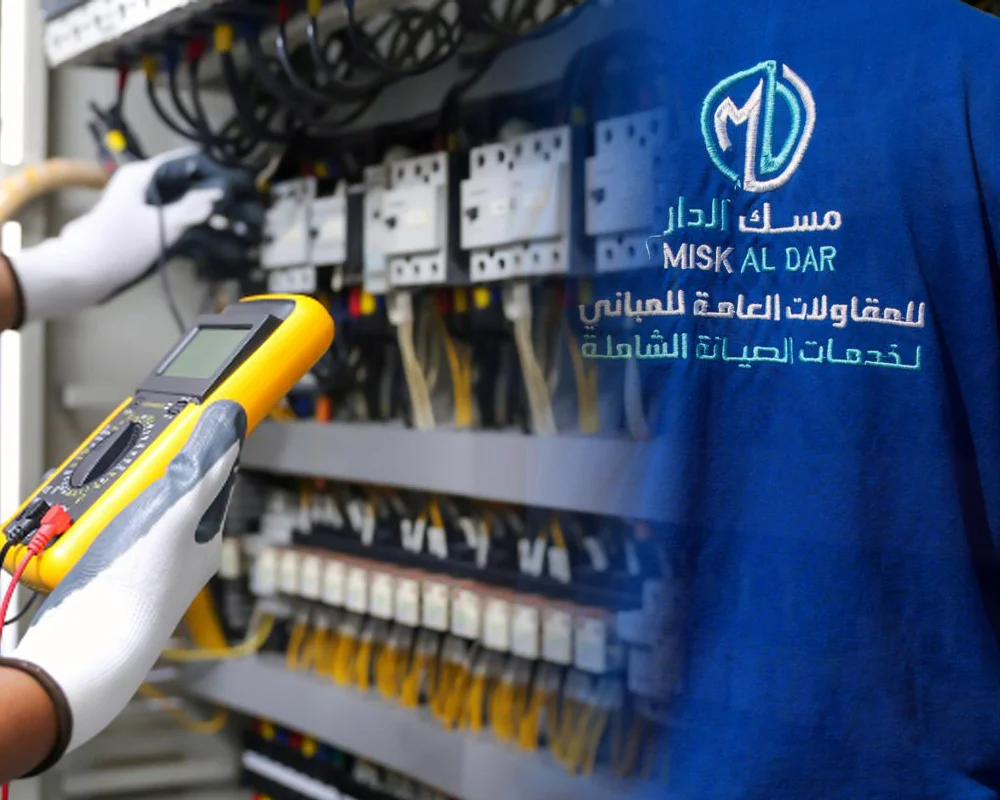 فني كهرباء مبارك الكبير